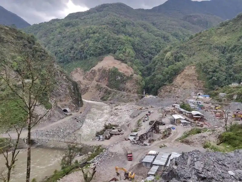 अरुण तेस्रो जलविद्युत आयोजनाको पावर हाउसको निर्माण कार्य रोकियो