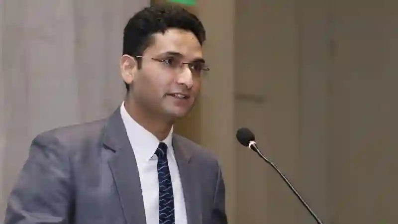 प्रधानमन्त्री दाहालको परराष्ट्र सल्लाहकारमा डा सापकोटा नियुक्त