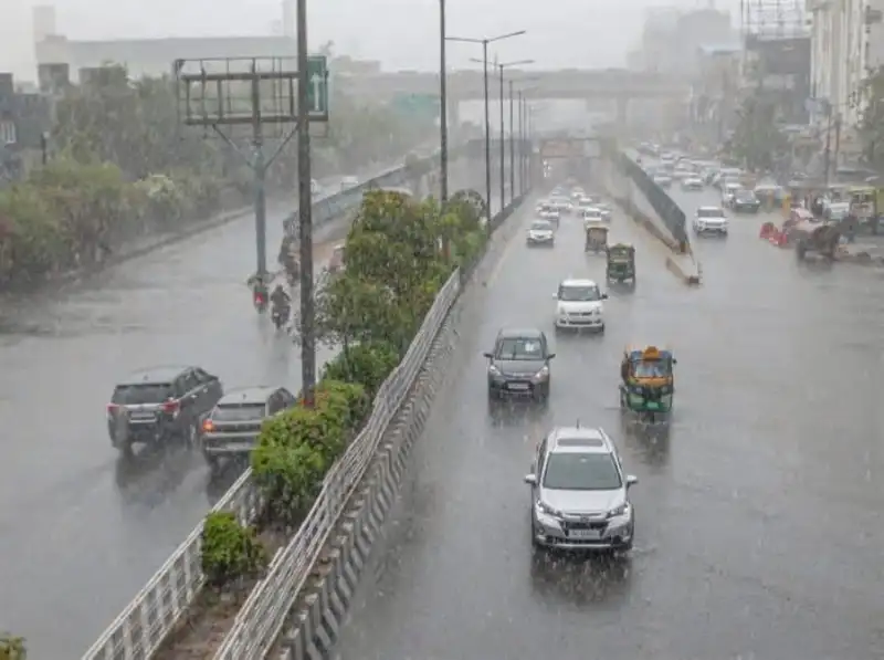भारतको गुजरातमा भीषण वर्षाका कारण १४ जनाको मृत्यु