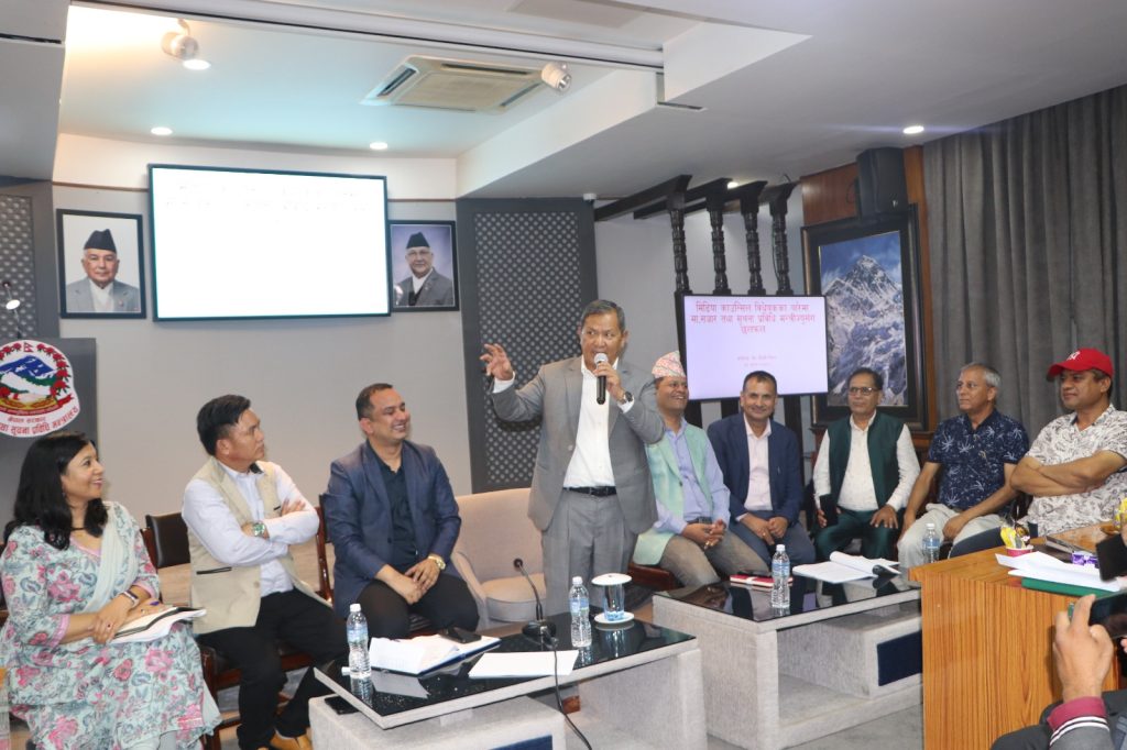 मिडिया काउन्सील विधेयकमाथि सञ्चारमन्त्री गुरुङ र पत्रकारहरुबीच छलफल