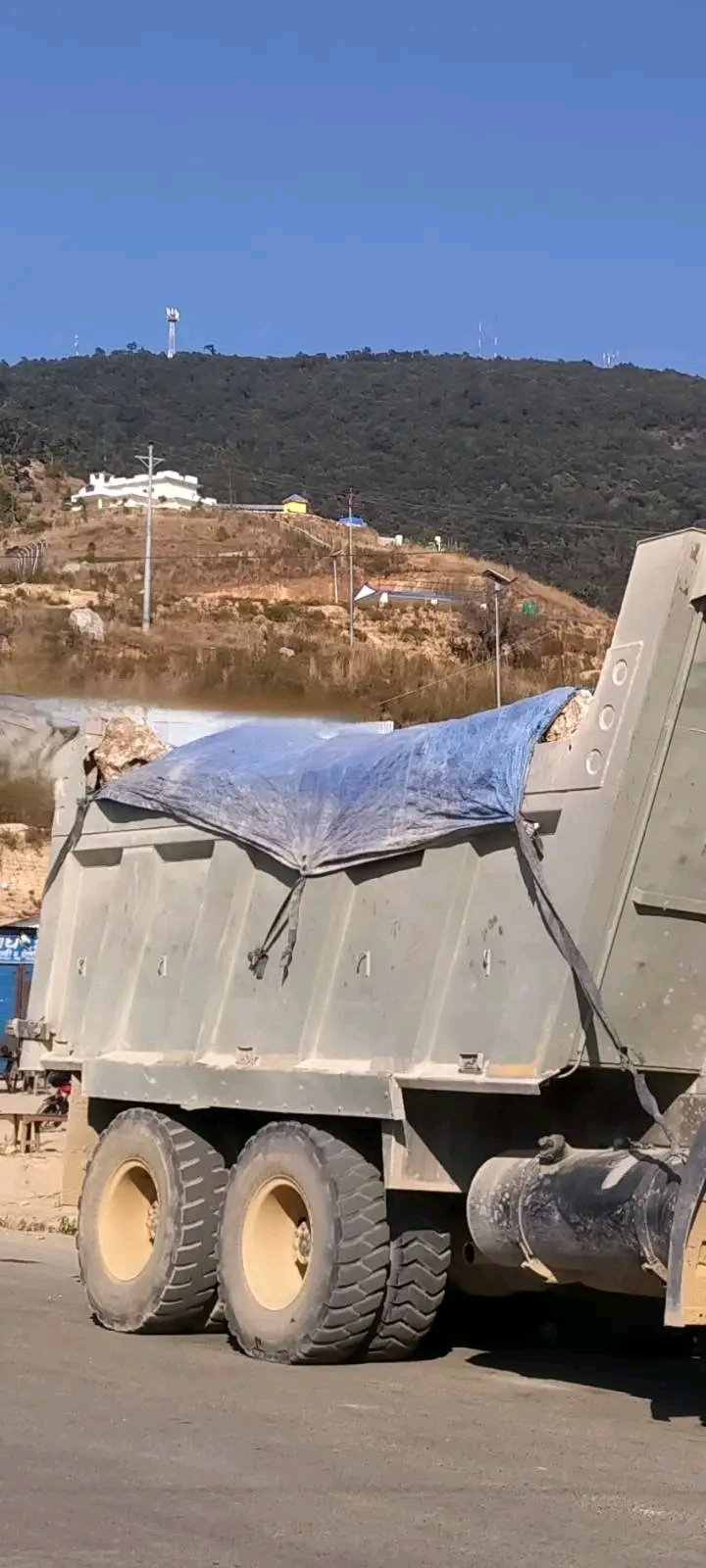 ओभरलोड टिप्परले होलेरी–घोराही सडक ध्वस्त पार्दा स्थानीय सरकार र प्रशासन ‘दिउँसै निदाएको’ आरोप