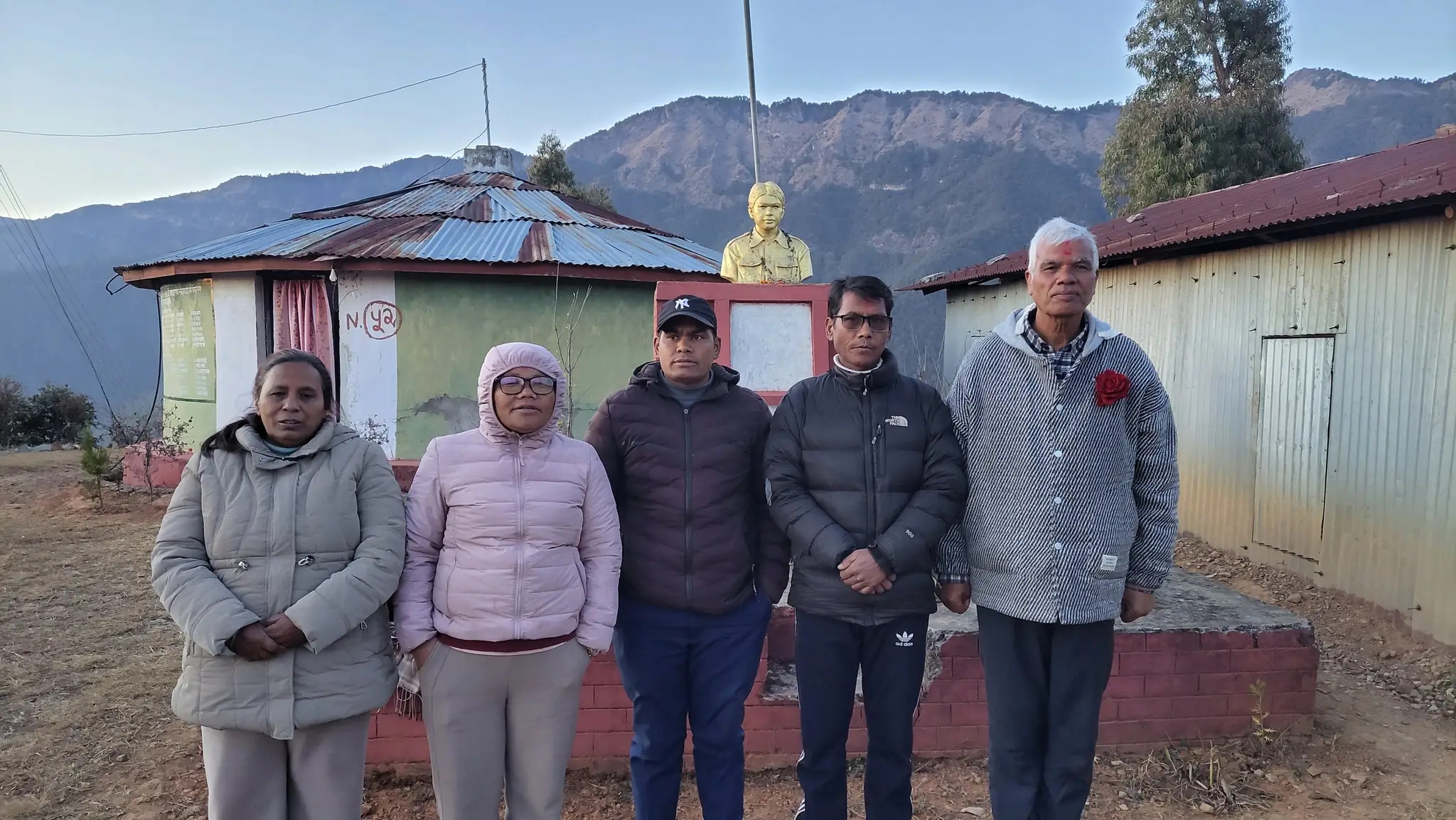 माओवादी नेताहरूले गरे ज्वारको शालिकमा मल्यार्पन, जीवन संगिनी भावविह्वल ।