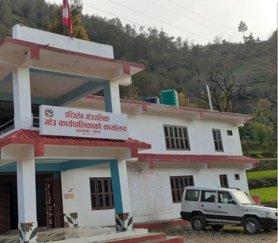 प्रयोग बिहिन:परिवर्तन गाउँपालिकाको एम्बुलेन्स